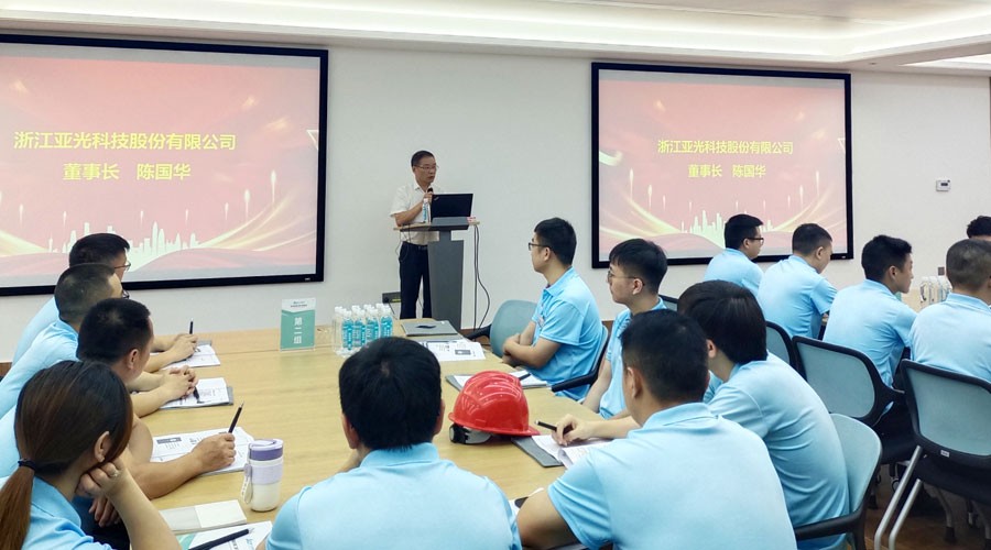 拉斯维加斯9888股份董事长陈国华在开班典礼上颁发讲话